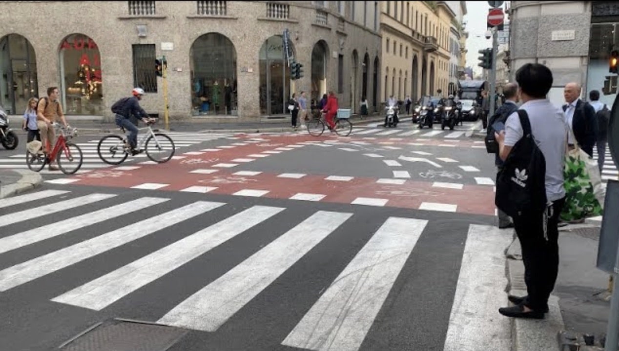 Nova ciclovia no Corso Monforte: segura e bem sinalizada