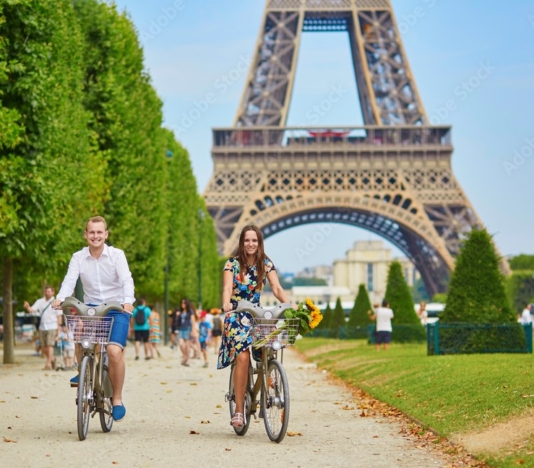 Andando de bicicleta na charmosa Paris. Todas as dicas